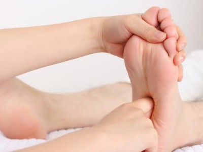 按摩腳底可以治療頸椎病